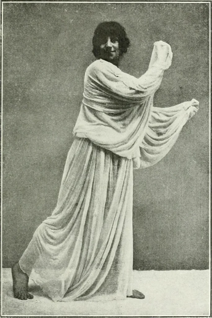 An illustration from Histoire du costume antique d'après des études sur le modèle vivant, 1922, leaf 238