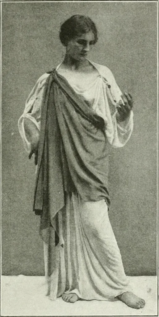 An illustration from Histoire du costume antique d'après des études sur le modèle vivant, 1922, leaf 240
