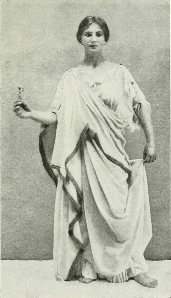 An illustration from Histoire du costume antique d'après des études sur le modèle vivant, 1922, leaf 242