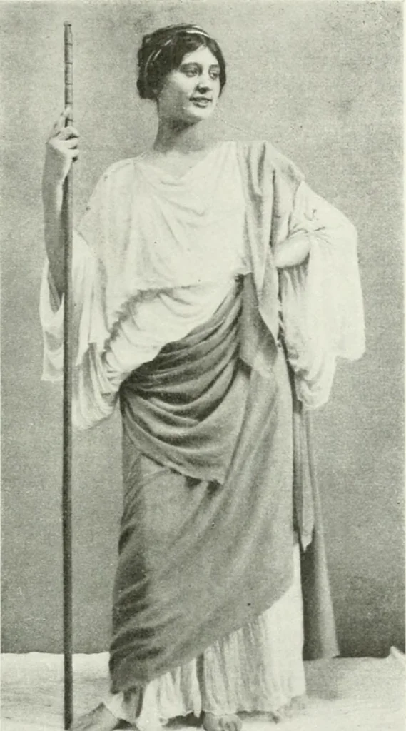 An illustration from Histoire du costume antique d'après des études sur le modèle vivant, 1922, leaf 246