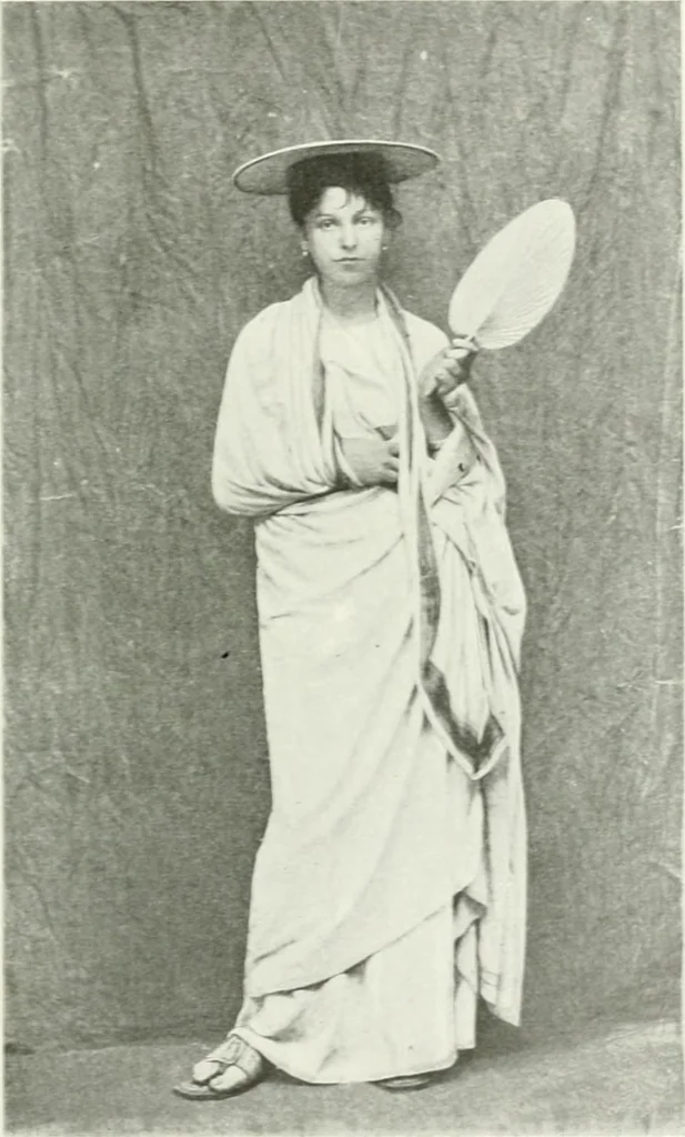 An illustration from Histoire du costume antique d'après des études sur le modèle vivant, 1922, leaf 250