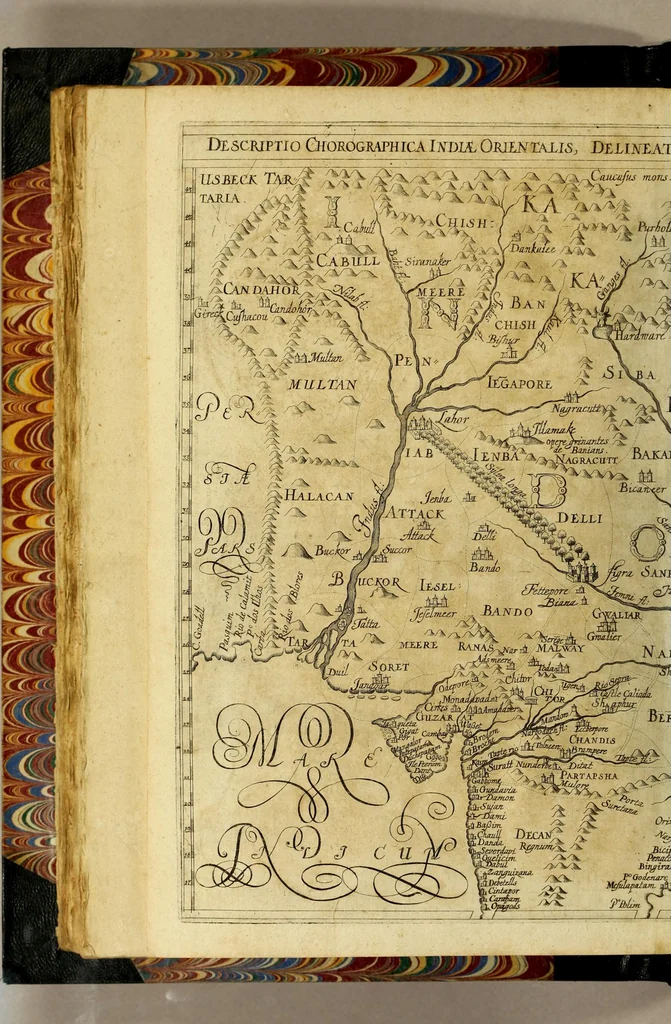 An illustration from Historiarum Orientalis Indiae tomus XII in tres libros siue tractatus distributus. : Quorum primus continet descriptiones chorographicas & topographicas regnorum, provinciarum, insularum, vrbium, castellorum, emporiorum montium atque fluviorum, totius illius continentis, quae vulgo Orientalis Indiae nomine censetur: imprimis Chersonesi Aureae, Sinarum, Iaponum, Sinus Perfici & Gangetici, Oceani Eoi & littoris Africani: adiectis incolarum moribus & ritibus, ipsiusque soli ingenio & natura. Secundus habet narrationes exquisitas aliquot nauigationum & expeditionum marinarum, ab Anglis Batauisque potissimum, in omnes illas Orientis & Austri partes susceptarum, vt & praeliorum aliquot naualium vario euentu commissorum: quibus accessit periplus orbis terrae, à Iacobo Eremita, Nauarcho Batauo absolutus: quae historia incipit ab anno An. C. M. DC. XIII. terminaturque initiis anni M. DC. XXVI. Tertius tribuitur descriptioni quarundam septentrionalium regionum atque insularum, ante non satis cognitarum, nempe partis Scythiae, Moscoviae, quae magna pars est Sarmatiae Europae & Asiaticae, nec non Samogetiae, Islandae, Gronlandiae & aliarum, quarum plenior notitiae, expeditionibus Nauarchorum felici industria in eas orbis partes confectis, ad nos peruenit: à primis Aquilonarium nauigationum initiis ad nostra tempora. I. Ludouicus Gotofridus ex Anglico et Belgico sermone in Latinum transtulit, nouis accessionibus locupletauit, ordinem & concinnitatem addidit: non sine tabulis chorographicis & figuris aeneis, vnde lumen toti historiae, 1628, leaf 220