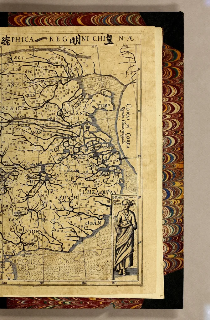 An illustration from Historiarum Orientalis Indiae tomus XII in tres libros siue tractatus distributus. : Quorum primus continet descriptiones chorographicas & topographicas regnorum, provinciarum, insularum, vrbium, castellorum, emporiorum montium atque fluviorum, totius illius continentis, quae vulgo Orientalis Indiae nomine censetur: imprimis Chersonesi Aureae, Sinarum, Iaponum, Sinus Perfici & Gangetici, Oceani Eoi & littoris Africani: adiectis incolarum moribus & ritibus, ipsiusque soli ingenio & natura. Secundus habet narrationes exquisitas aliquot nauigationum & expeditionum marinarum, ab Anglis Batauisque potissimum, in omnes illas Orientis & Austri partes susceptarum, vt & praeliorum aliquot naualium vario euentu commissorum: quibus accessit periplus orbis terrae, à Iacobo Eremita, Nauarcho Batauo absolutus: quae historia incipit ab anno An. C. M. DC. XIII. terminaturque initiis anni M. DC. XXVI. Tertius tribuitur descriptioni quarundam septentrionalium regionum atque insularum, ante non satis cognitarum, nempe partis Scythiae, Moscoviae, quae magna pars est Sarmatiae Europae & Asiaticae, nec non Samogetiae, Islandae, Gronlandiae & aliarum, quarum plenior notitiae, expeditionibus Nauarchorum felici industria in eas orbis partes confectis, ad nos peruenit: à primis Aquilonarium nauigationum initiis ad nostra tempora. I. Ludouicus Gotofridus ex Anglico et Belgico sermone in Latinum transtulit, nouis accessionibus locupletauit, ordinem & concinnitatem addidit: non sine tabulis chorographicis & figuris aeneis, vnde lumen toti historiae, 1628, leaf 225