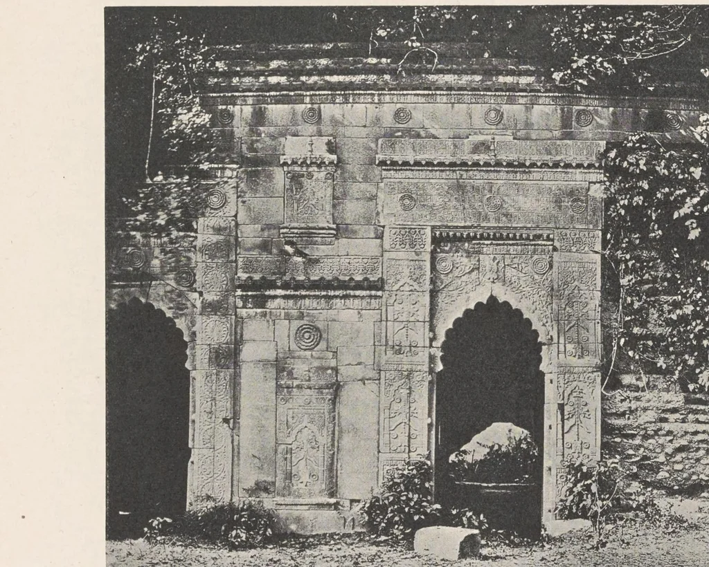 An illustration from A history of fine art in India and Ceylon : from the earliest times to the present day, 1911, leaf 426
