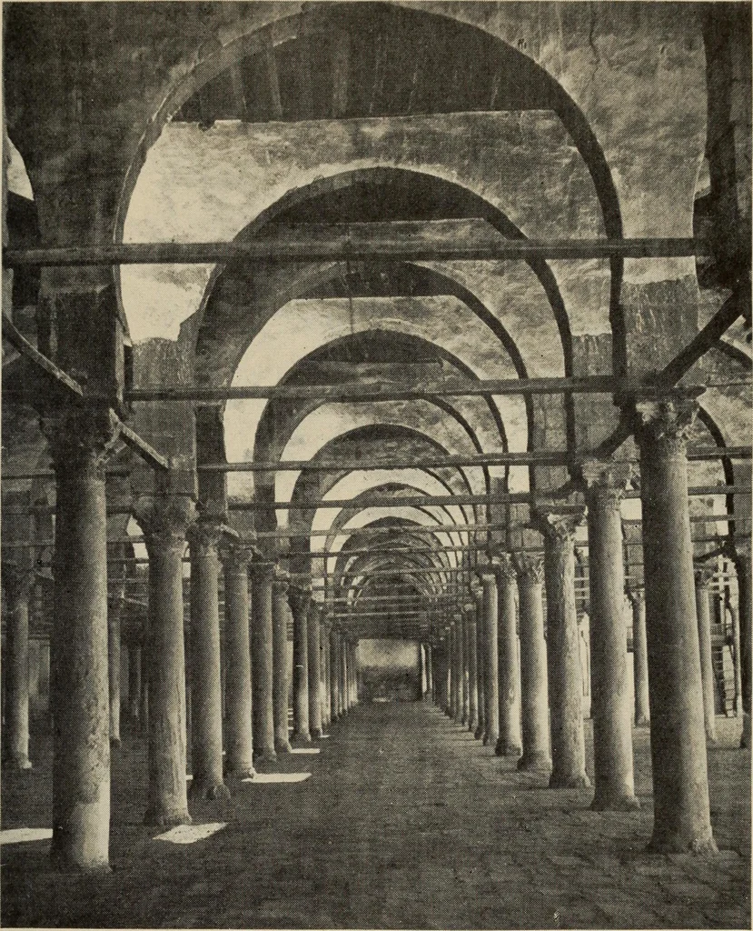 An illustration from History of art, 1921, leaf 260