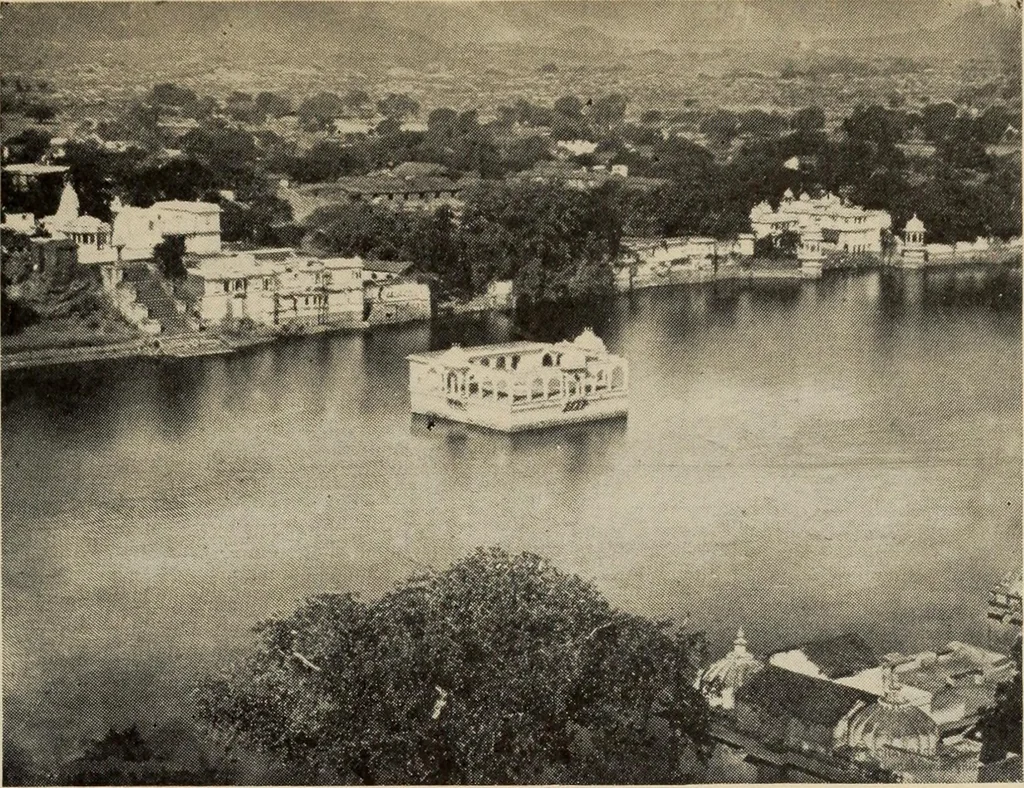An illustration from History of art, 1921, leaf 30