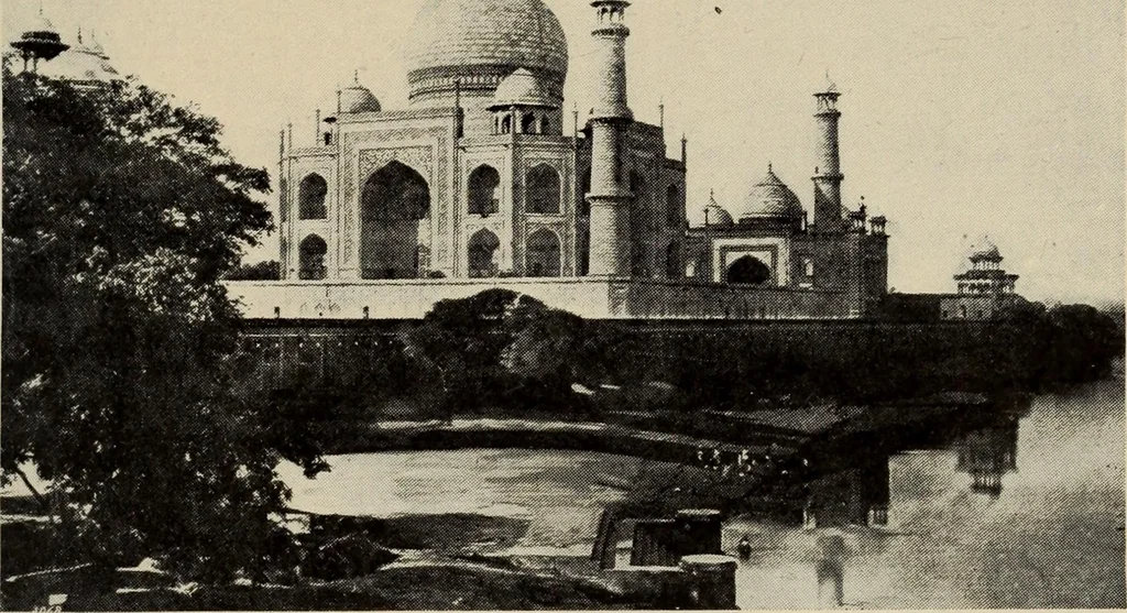 An illustration from History of art, 1921, leaf 62