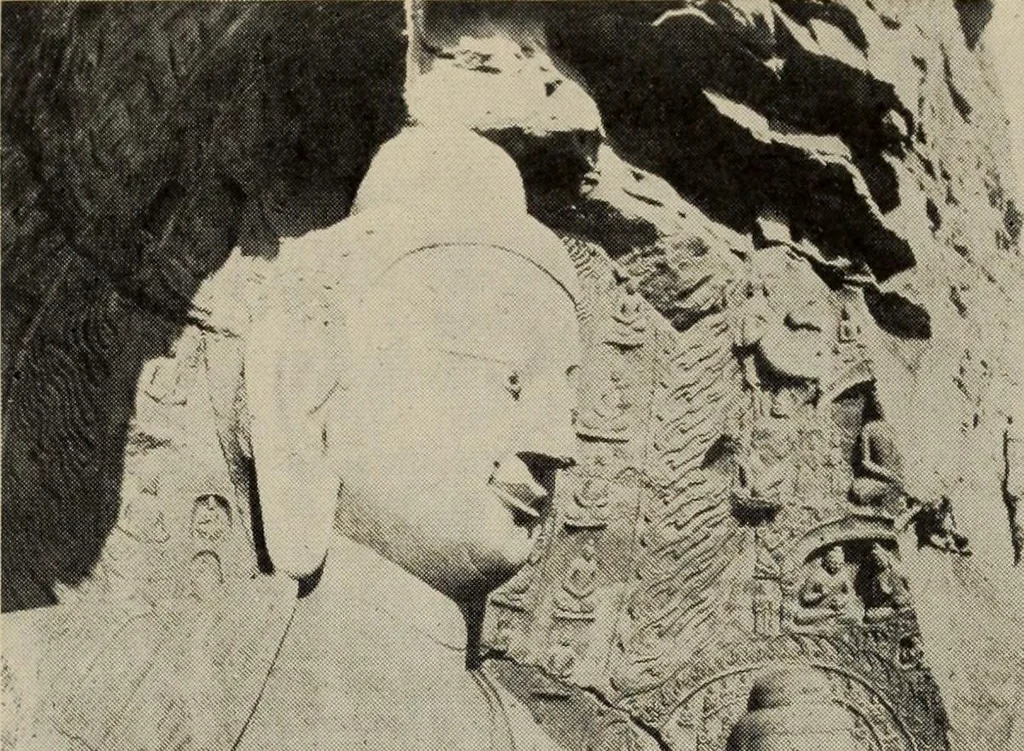 An illustration from History of art, 1921, leaf 88