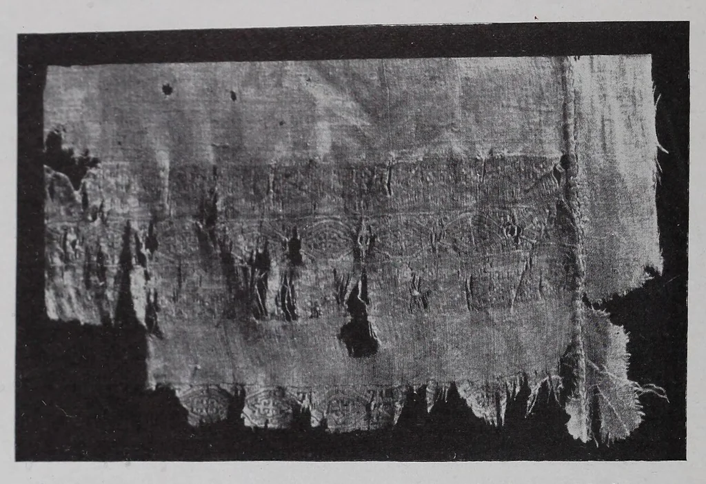 An illustration from A history of hand-made lace; dealing with the origin of lace, the growth of the great lace centres, the mode of manufacture, the methods of distinguishing and the care of various kinds of lace, 1900, leaf 32