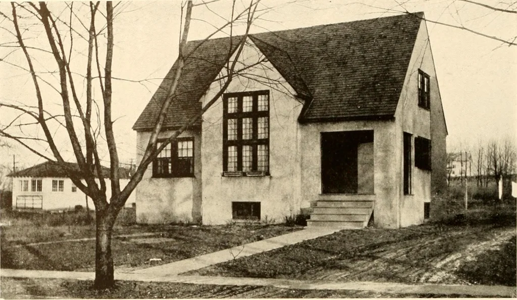An illustration from Homes of moderate size; a collection of photographs and plans of modern suburban and country homes, following the colonial, Italian and English architectural styles, and arranged accordingly, 1921, leaf 119