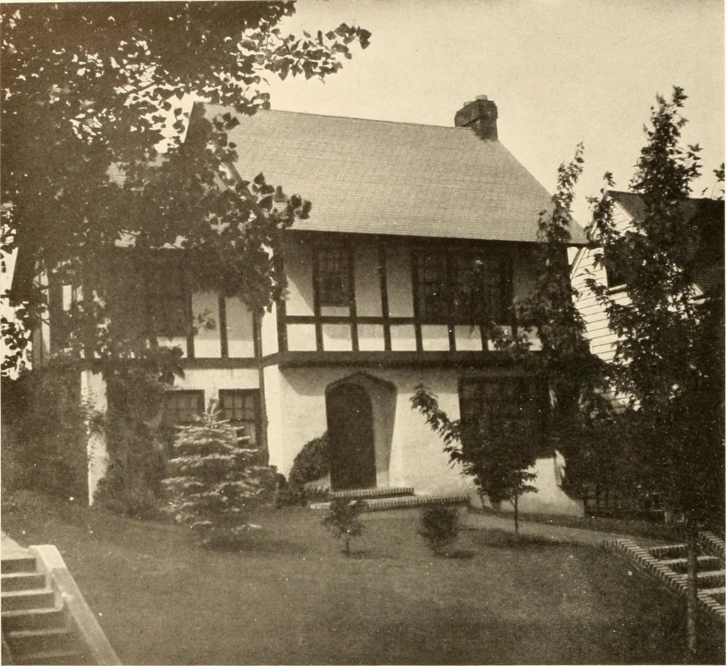 An illustration from Homes of moderate size; a collection of photographs and plans of modern suburban and country homes, following the colonial, Italian and English architectural styles, and arranged accordingly, 1921, leaf 121