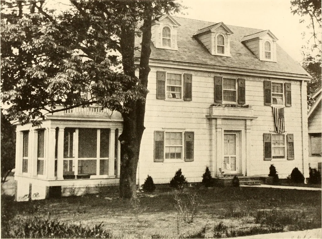 An illustration from Homes of moderate size; a collection of photographs and plans of modern suburban and country homes, following the colonial, Italian and English architectural styles, and arranged accordingly, 1921, leaf 17