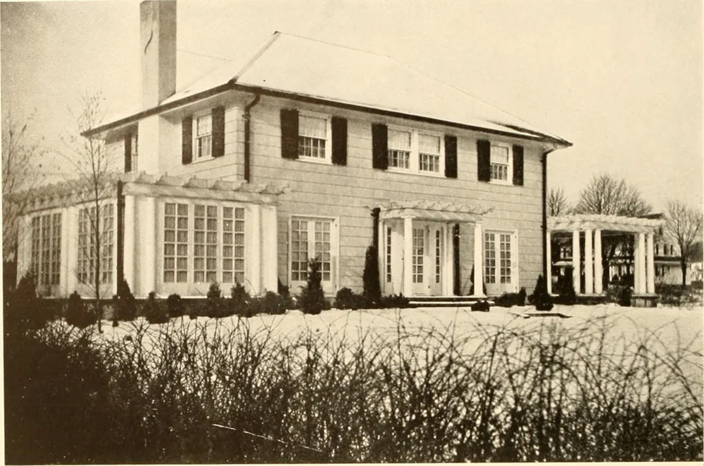 An illustration from Homes of moderate size; a collection of photographs and plans of modern suburban and country homes, following the colonial, Italian and English architectural styles, and arranged accordingly, 1921, leaf 89