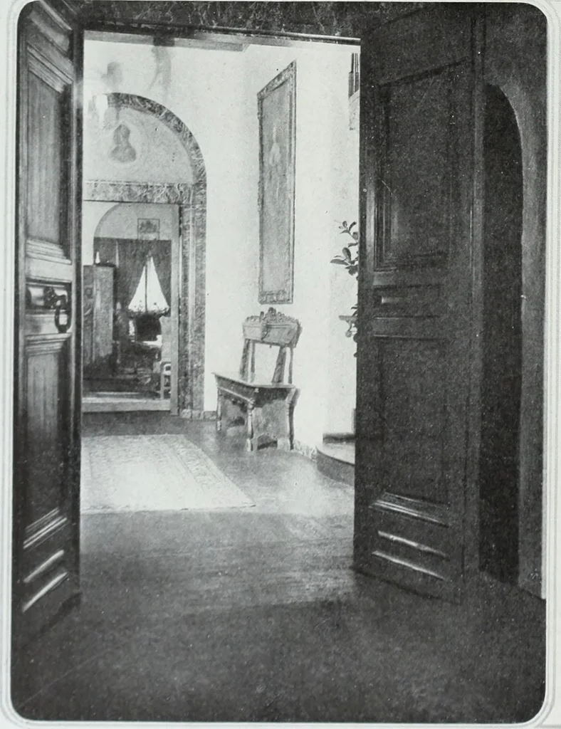 An illustration from House & garden's book of interiors, containing over three hundred illustrations of living rooms, dining rooms, libraries, halls, bedrooms, porches, breakfast rooms, nurseries, kitchens, bathrooms and the use of decorative accessories and curtains, together with practical suggestions for the furnishing and decorating of each type of room in the house, 1920, leaf 117