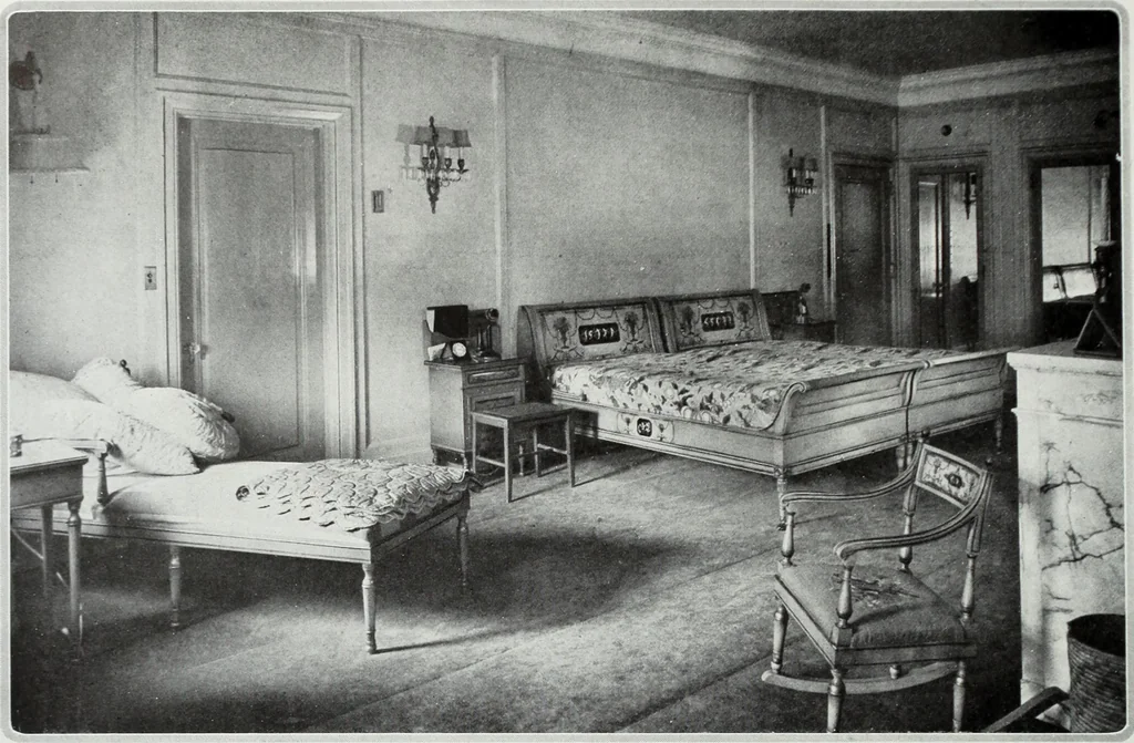An illustration from House & garden's book of interiors, containing over three hundred illustrations of living rooms, dining rooms, libraries, halls, bedrooms, porches, breakfast rooms, nurseries, kitchens, bathrooms and the use of decorative accessories and curtains, together with practical suggestions for the furnishing and decorating of each type of room in the house, 1920, leaf 67