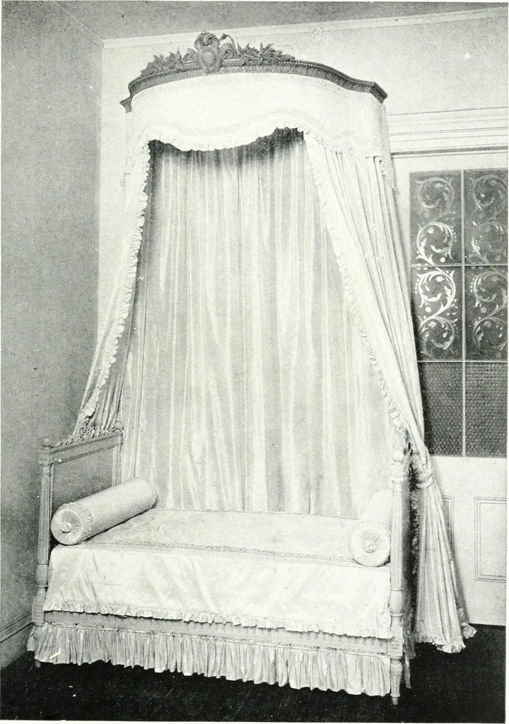 An illustration from The house in good taste, illustrated with photographs in color and black and white, 1915, leaf 212