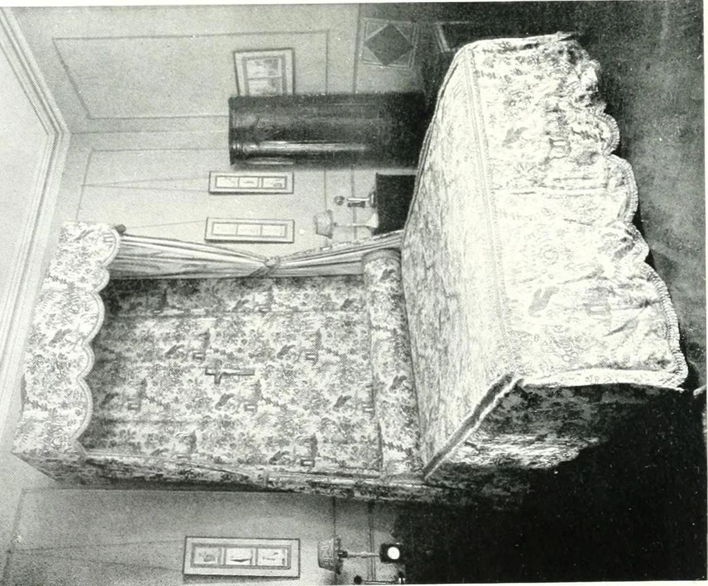 An illustration from The house in good taste, illustrated with photographs in color and black and white, 1915, leaf 225