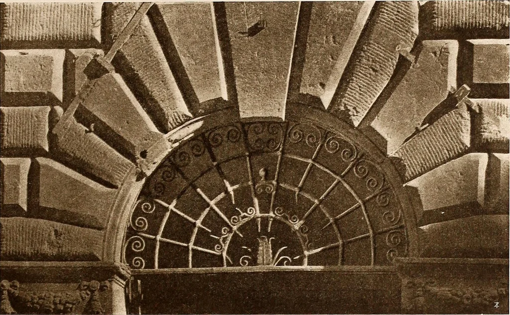 An illustration from Il ferro nell'arte italiana;, 1910, leaf 192