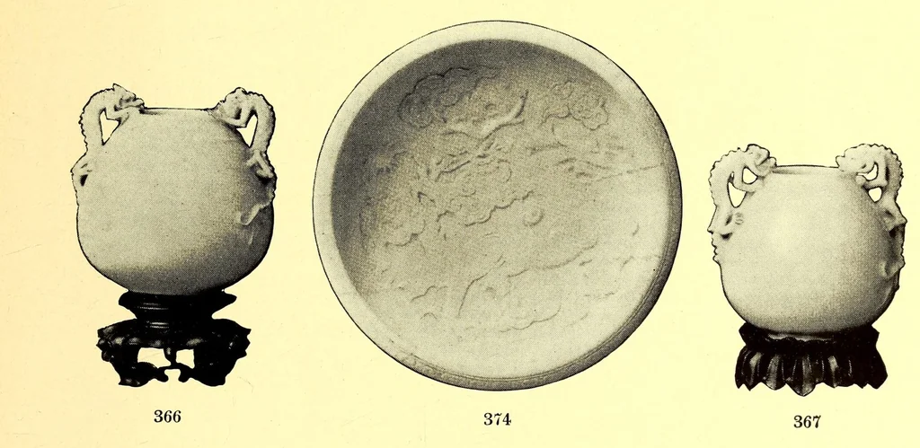 An illustration from Illustrated catalogue of the remarkable collection of the Imperial Prince Kung of China, A wonderful treasury of celestial art : recently acquired by the widely known firm of Yamanaka & Company, 1913, leaf 241