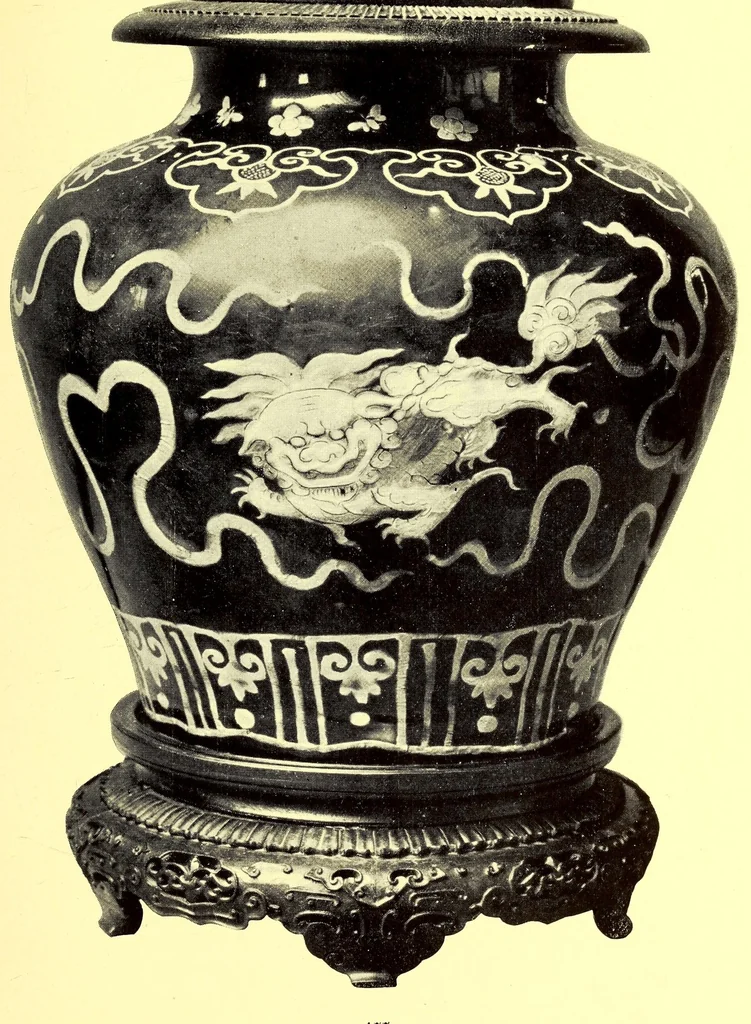 An illustration from Illustrated catalogue of the remarkable collection of the Imperial Prince Kung of China, A wonderful treasury of celestial art : recently acquired by the widely known firm of Yamanaka & Company, 1913, leaf 295