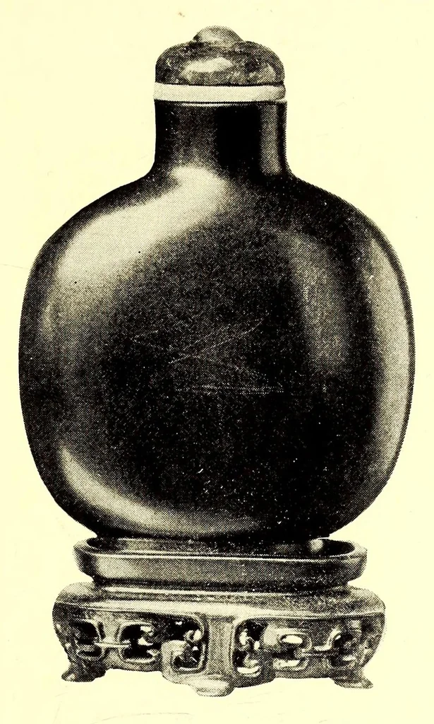 An illustration from Illustrated catalogue of the furniture and embellishments from the Imperial palace, Pekin. Exquisitely wrought gold ornaments from the ceremonial crowns of the former Emperor and Empress of China and numerous other objects of antiquity and distinctive artistic excellence recently : Acquired by the firm of Messrs. Yamanaka & Company, 1917, leaf 19