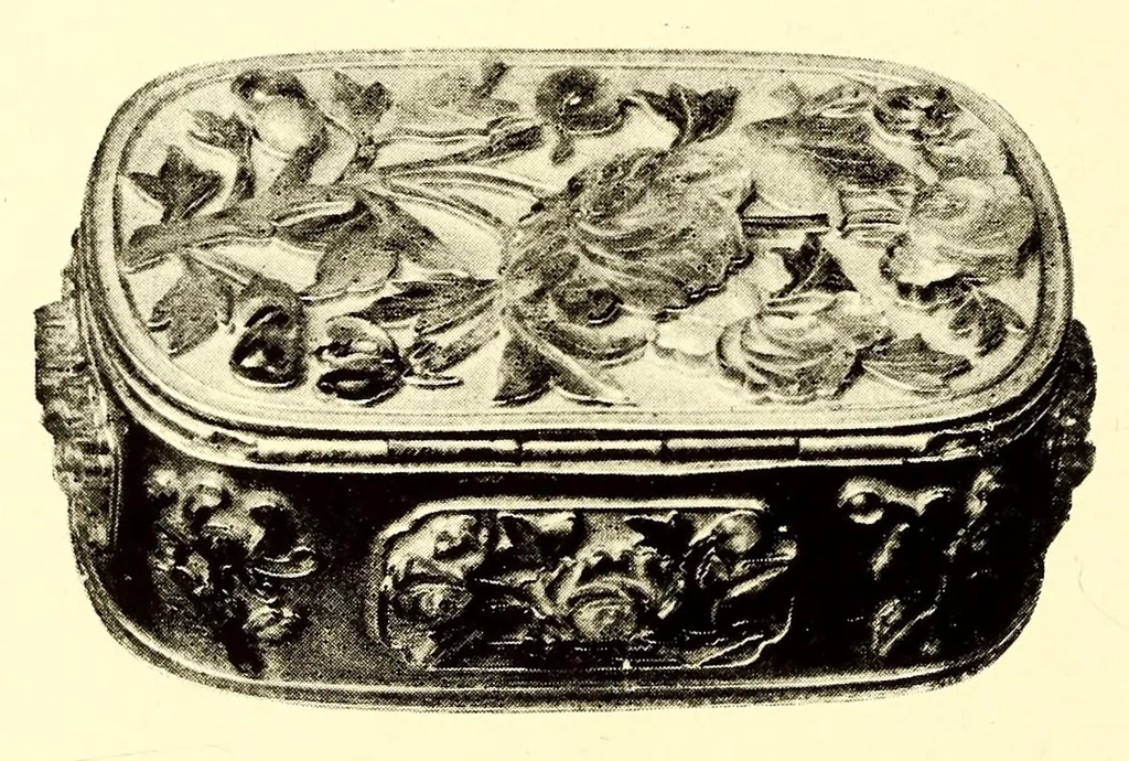 An illustration from Illustrated catalogue of the furniture and embellishments from the Imperial palace, Pekin. Exquisitely wrought gold ornaments from the ceremonial crowns of the former Emperor and Empress of China and numerous other objects of antiquity and distinctive artistic excellence recently : Acquired by the firm of Messrs. Yamanaka & Company, 1917, leaf 28