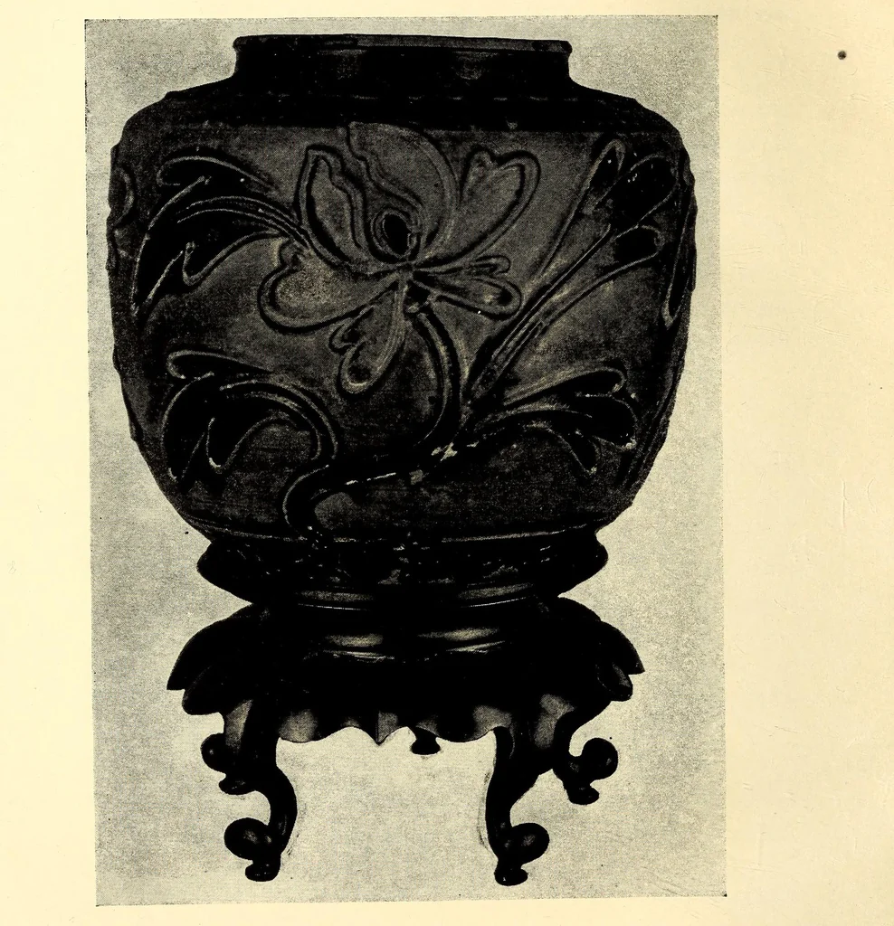 An illustration from Illustrated Catalogue of an Important Collection of Chinese Porcelains, Pottery, Embroideries and Brocades, Snuff Bottles and Carvings in Jade, Amethyst, Agate, Crystal, Lapis Lazuli and other Minerals Consignment from Ton-Ying and Company, 1918, leaf 56