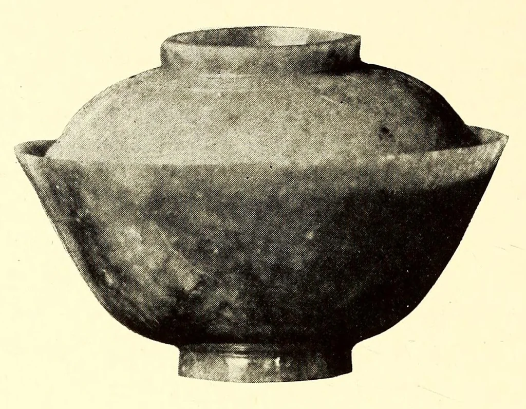 An illustration from Illustrated catalogue of the important collection of antique Chinese porcelains, Sung and Ming potteries, ancient stone sculptures carved jades and other hard stones snuf bottles, Mandarin necklaces, bronzes, enamels, palace furniture and wall panels and a number of rare and fine ancient Chinese paintings of the Sung and Ming periods, 1917, leaf 28