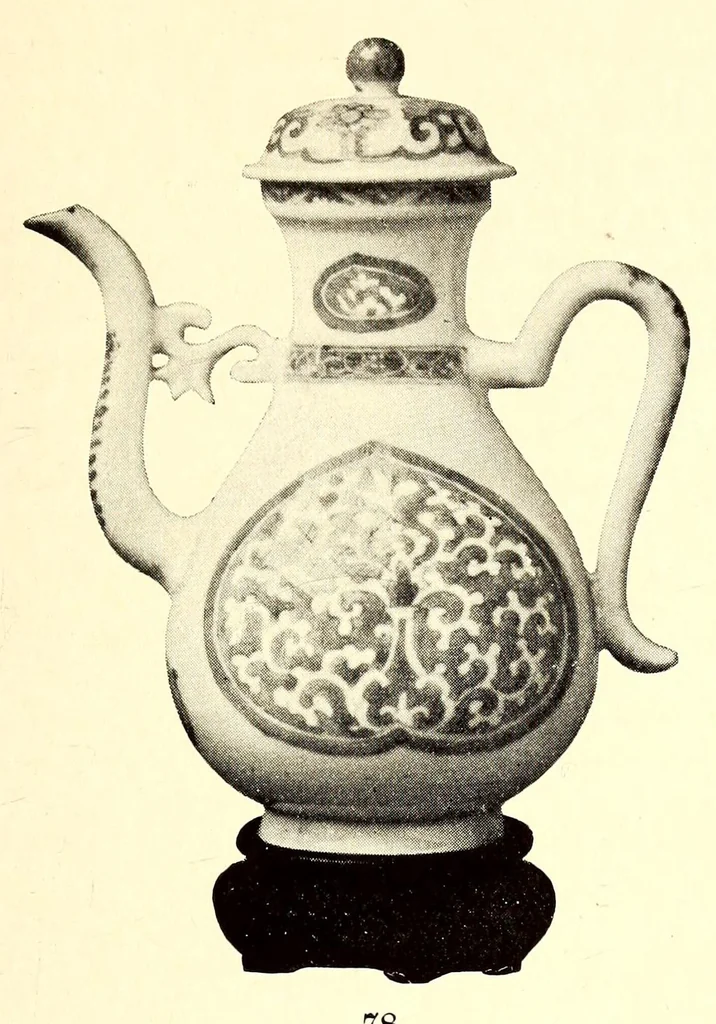 An illustration from Illustrated catalogue of the beautiful old Chinese porcelains comprising the extraordinary private collection : formed by Mr. S.S. Carvalho, 1914, leaf 33