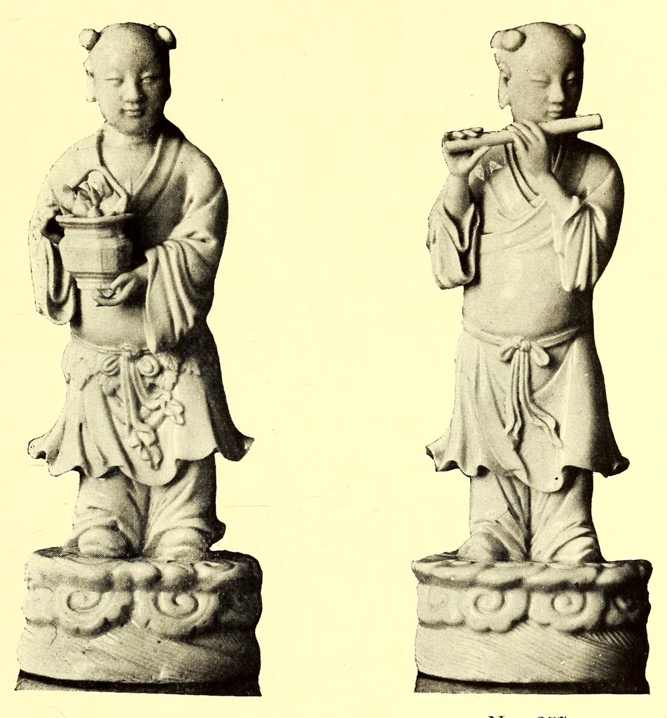 An illustration from Illustrated catalogue of the very important collection of rare and beautiful old Chinese porcelains, jades and other choice cabinet specimens : collected by the late Edward Wassermann of New York City, 1916, leaf 123