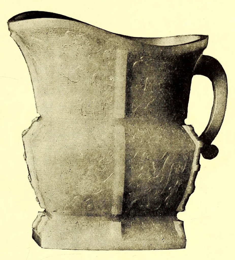 An illustration from Illustrated catalogue of the very important collection of rare and beautiful old Chinese porcelains, jades and other choice cabinet specimens : collected by the late Edward Wassermann of New York City, 1916, leaf 27