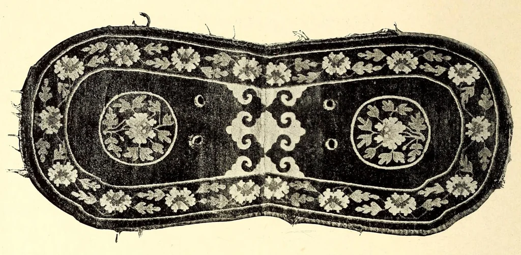 An illustration from Illustrated catalogue of an important collection of antique Chinese porcelains, ancient pottery, fine jades and agates, cloisonne enamels, beautiful snuff bottles, carved rhinoceros horn, bronzes and other objects : formed by Ernest Marsh, J.P. of Haselmore, Surrey, England .., 1916, leaf 114