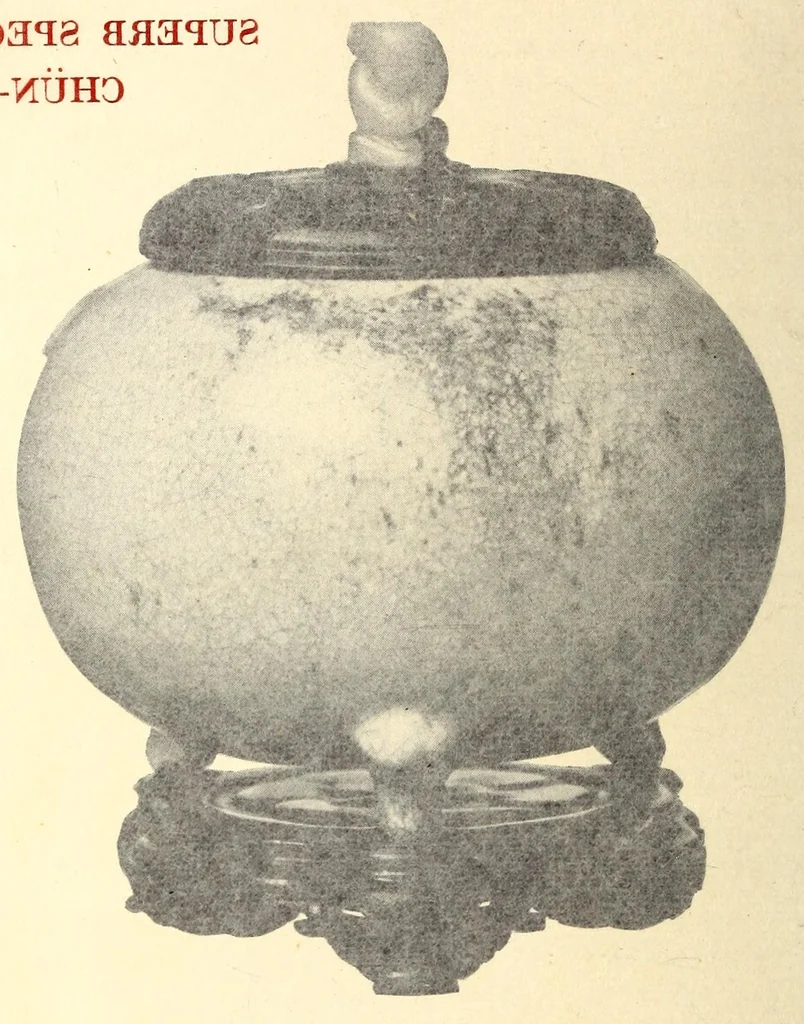 An illustration from Illustrated catalogue of the rare and beautiful oriental art treasures of supreme quality procured in China during the past year : by the senior member of the well-known firm of Yamanaka & Company and their staff of experts, 1915, leaf 114