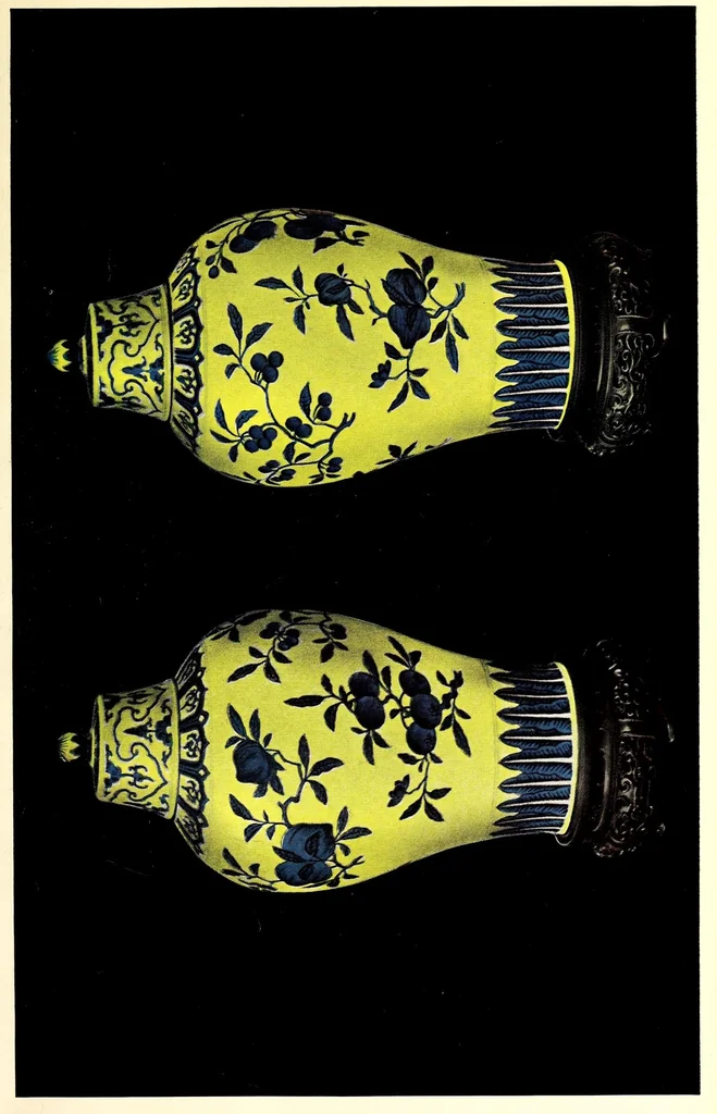 An illustration from Illustrated catalogue of the rare and beautiful oriental art treasures of supreme quality procured in China during the past year : by the senior member of the well-known firm of Yamanaka & Company and their staff of experts, 1915, leaf 71