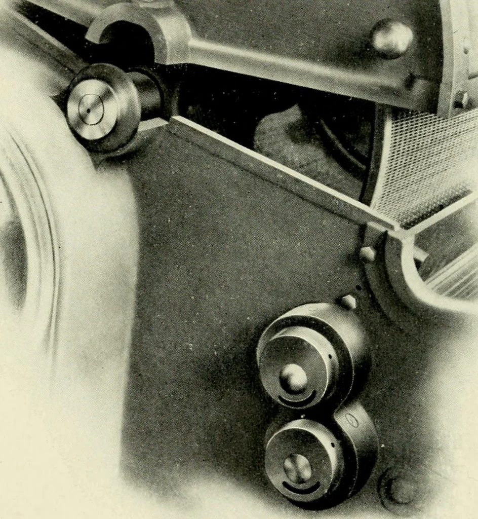 An illustration from Illustrated catalogue of cotton machinery built by Howard & Bullough American Machine Company, Ltd., Pawtucket, R.I., U.S.A. : opening, picking, carding, drawing, roving, spinning, twisting and winding machinery : warpers and slashers : containing also floor spaces, speeds, productions, gearing diagrams, useful tables and other information, 1909, leaf 31