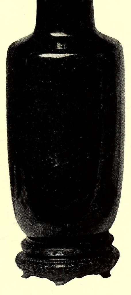 An illustration from Illustrated catalogue of an important collection of ancient Chinese art treasures comprising direct importations and rare specimens from the J. Pierpont Morgan and other famous collections : being the property of the Japanese connoisseur and expert Mr. Kano Oshima, 1918, leaf 123