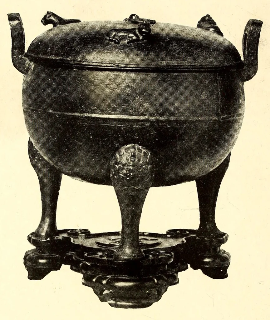 An illustration from Illustrated catalogue of an important collection of ancient Chinese art treasures comprising direct importations and rare specimens from the J. Pierpont Morgan and other famous collections : being the property of the Japanese connoisseur and expert Mr. Kano Oshima, 1918, leaf 154
