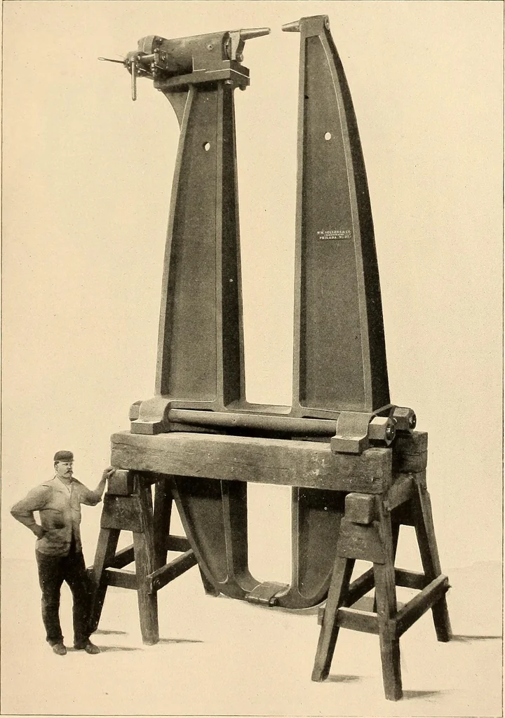 An illustration from Illustrated catalogue and general description of improved machine tools for working metal, 1899, leaf 220