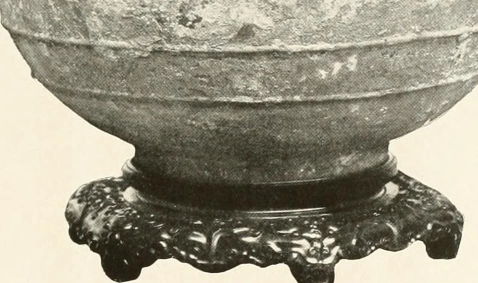 An illustration from Illustrated catalogue of the remarkable collection of ancient Chinese bronzes, beautiful old porcelains, amber and stone carvings, sumptuous eighteenth century brocades, interesting old paintings on glas and fine old carpets, rugs and furniture, from ancient palaces and temples of China comprising the private collection of a Chinese nobleman of Tien-Tsin, 1914, leaf 104