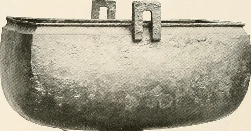 An illustration from Illustrated catalogue of the remarkable collection of ancient Chinese bronzes, beautiful old porcelains, amber and stone carvings, sumptuous eighteenth century brocades, interesting old paintings on glas and fine old carpets, rugs and furniture, from ancient palaces and temples of China comprising the private collection of a Chinese nobleman of Tien-Tsin, 1914, leaf 105