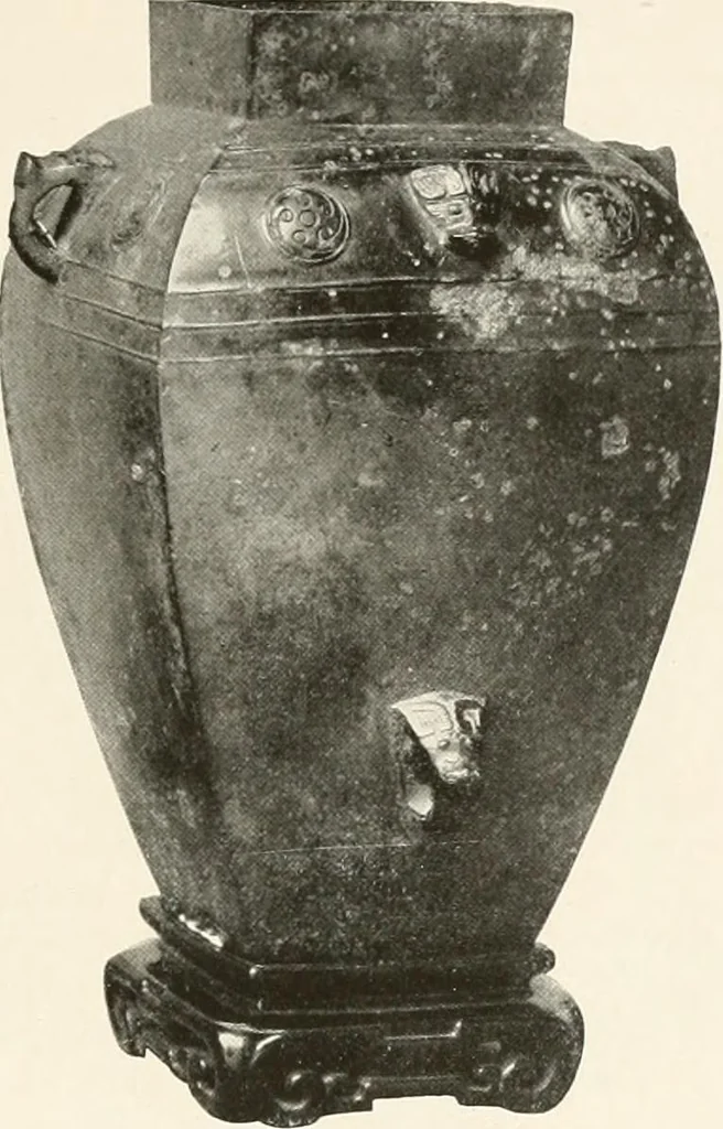 An illustration from Illustrated catalogue of the remarkable collection of ancient Chinese bronzes, beautiful old porcelains, amber and stone carvings, sumptuous eighteenth century brocades, interesting old paintings on glas and fine old carpets, rugs and furniture, from ancient palaces and temples of China comprising the private collection of a Chinese nobleman of Tien-Tsin, 1914, leaf 110