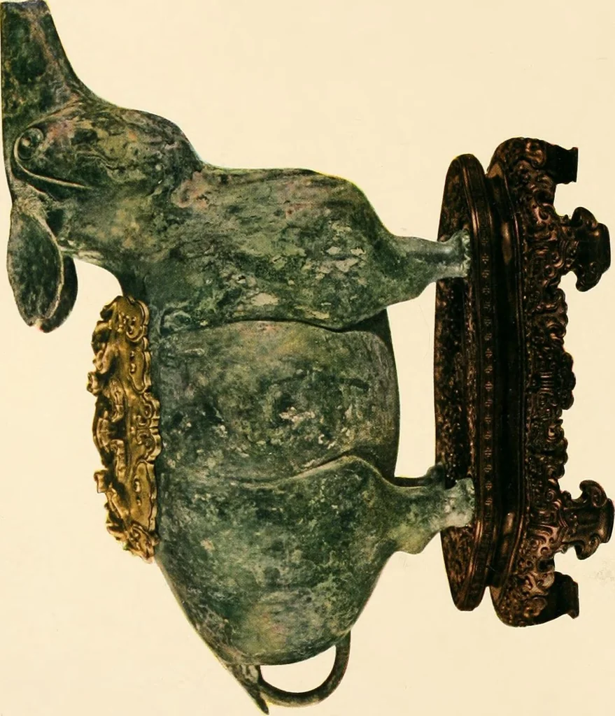 An illustration from Illustrated catalogue of the remarkable collection of ancient Chinese bronzes, beautiful old porcelains, amber and stone carvings, sumptuous eighteenth century brocades, interesting old paintings on glas and fine old carpets, rugs and furniture, from ancient palaces and temples of China comprising the private collection of a Chinese nobleman of Tien-Tsin, 1914, leaf 15