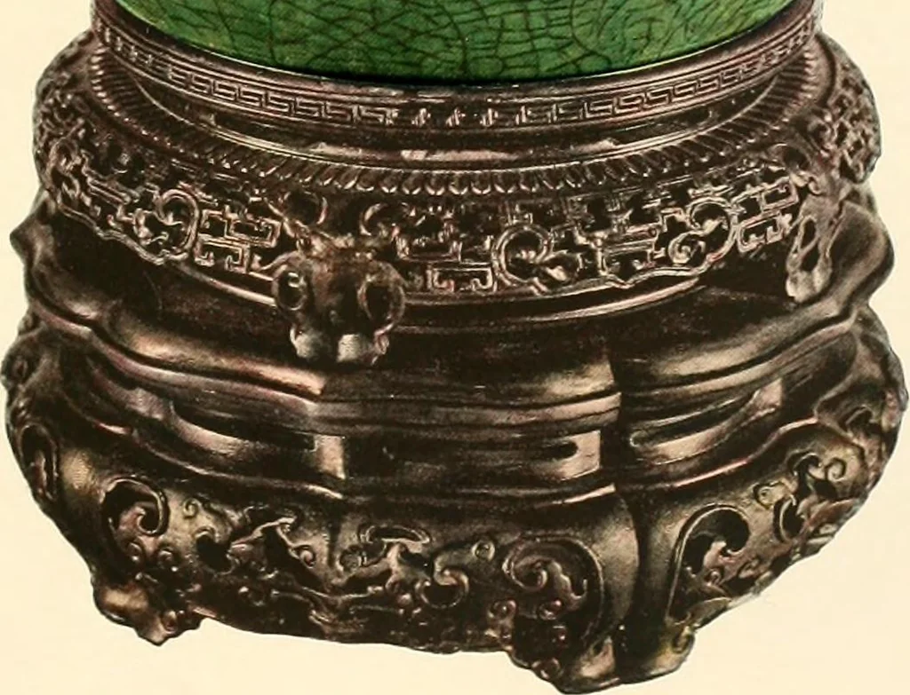 An illustration from Illustrated catalogue of the remarkable collection of ancient Chinese bronzes, beautiful old porcelains, amber and stone carvings, sumptuous eighteenth century brocades, interesting old paintings on glas and fine old carpets, rugs and furniture, from ancient palaces and temples of China comprising the private collection of a Chinese nobleman of Tien-Tsin, 1914, leaf 160