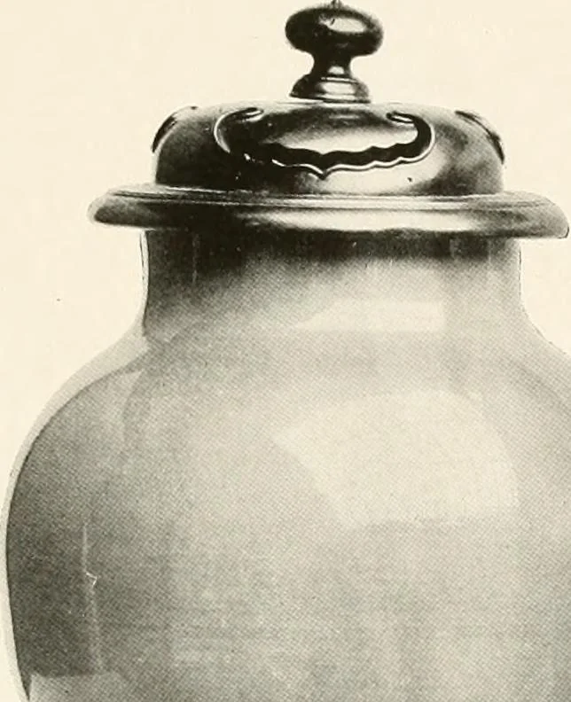 An illustration from Illustrated catalogue of the remarkable collection of ancient Chinese bronzes, beautiful old porcelains, amber and stone carvings, sumptuous eighteenth century brocades, interesting old paintings on glas and fine old carpets, rugs and furniture, from ancient palaces and temples of China comprising the private collection of a Chinese nobleman of Tien-Tsin, 1914, leaf 186
