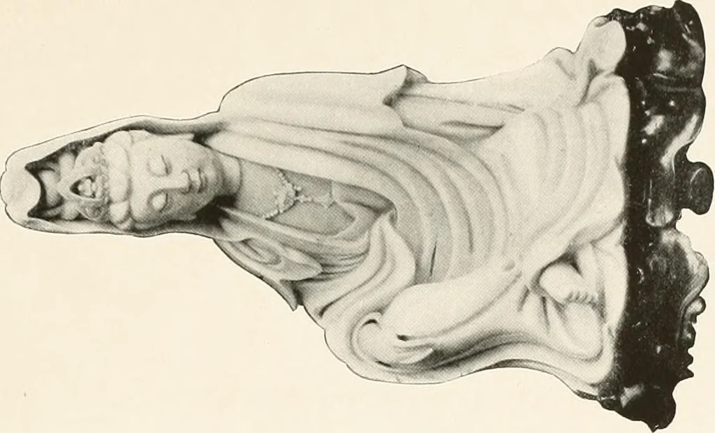 An illustration from Illustrated catalogue of the remarkable collection of ancient Chinese bronzes, beautiful old porcelains, amber and stone carvings, sumptuous eighteenth century brocades, interesting old paintings on glas and fine old carpets, rugs and furniture, from ancient palaces and temples of China comprising the private collection of a Chinese nobleman of Tien-Tsin, 1914, leaf 194