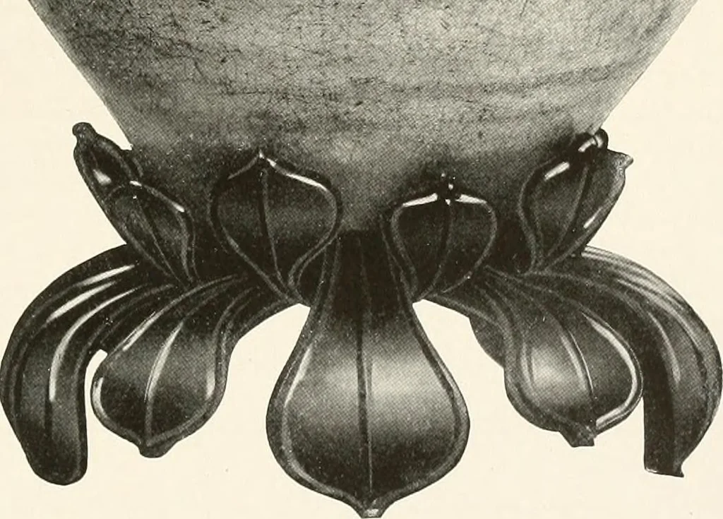 An illustration from Illustrated catalogue of the remarkable collection of ancient Chinese bronzes, beautiful old porcelains, amber and stone carvings, sumptuous eighteenth century brocades, interesting old paintings on glas and fine old carpets, rugs and furniture, from ancient palaces and temples of China comprising the private collection of a Chinese nobleman of Tien-Tsin, 1914, leaf 198
