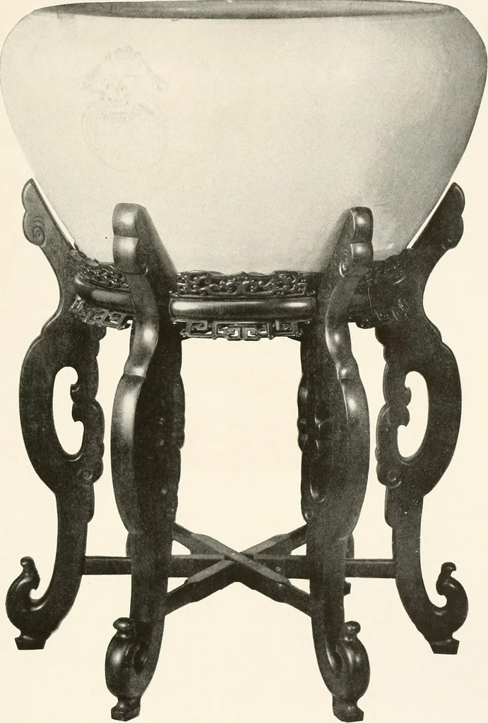 An illustration from Illustrated catalogue of the remarkable collection of ancient Chinese bronzes, beautiful old porcelains, amber and stone carvings, sumptuous eighteenth century brocades, interesting old paintings on glas and fine old carpets, rugs and furniture, from ancient palaces and temples of China comprising the private collection of a Chinese nobleman of Tien-Tsin, 1914, leaf 202