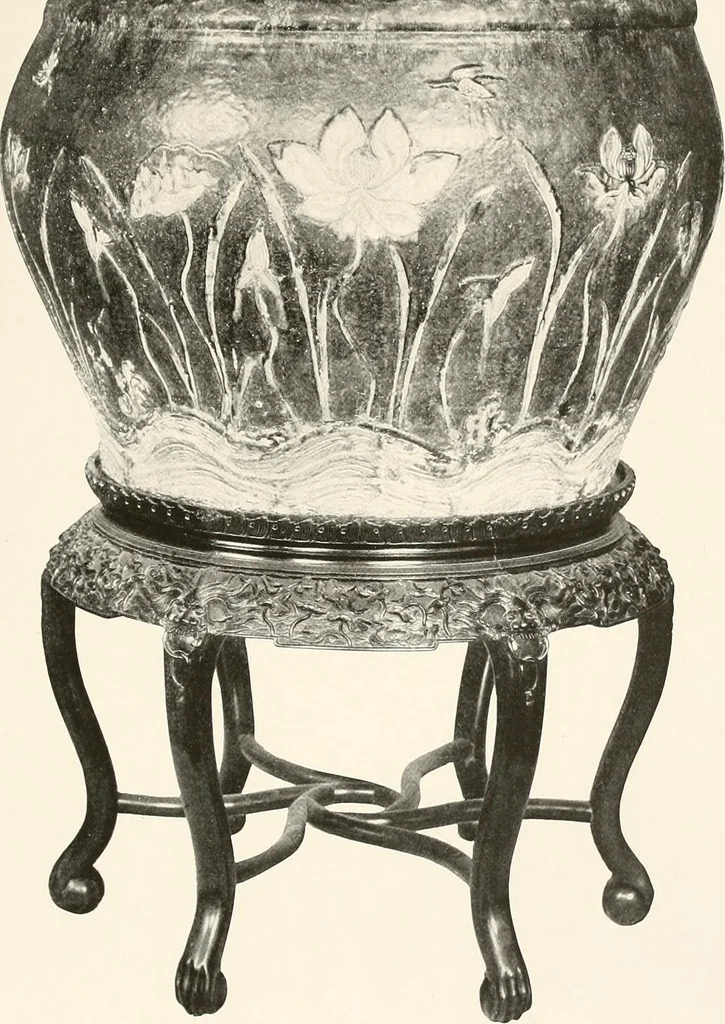 An illustration from Illustrated catalogue of the remarkable collection of ancient Chinese bronzes, beautiful old porcelains, amber and stone carvings, sumptuous eighteenth century brocades, interesting old paintings on glas and fine old carpets, rugs and furniture, from ancient palaces and temples of China comprising the private collection of a Chinese nobleman of Tien-Tsin, 1914, leaf 206