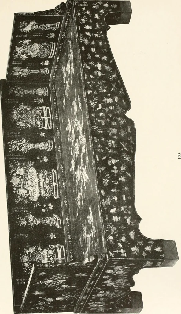 An illustration from Illustrated catalogue of the remarkable collection of ancient Chinese bronzes, beautiful old porcelains, amber and stone carvings, sumptuous eighteenth century brocades, interesting old paintings on glas and fine old carpets, rugs and furniture, from ancient palaces and temples of China comprising the private collection of a Chinese nobleman of Tien-Tsin, 1914, leaf 266
