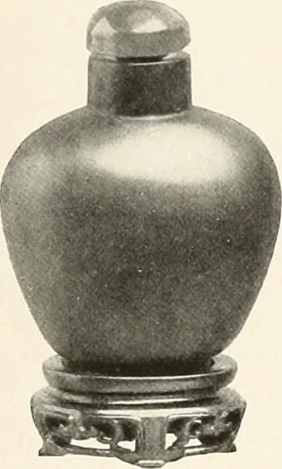 An illustration from Illustrated catalogue of the remarkable collection of ancient Chinese bronzes, beautiful old porcelains, amber and stone carvings, sumptuous eighteenth century brocades, interesting old paintings on glas and fine old carpets, rugs and furniture, from ancient palaces and temples of China comprising the private collection of a Chinese nobleman of Tien-Tsin, 1914, leaf 32